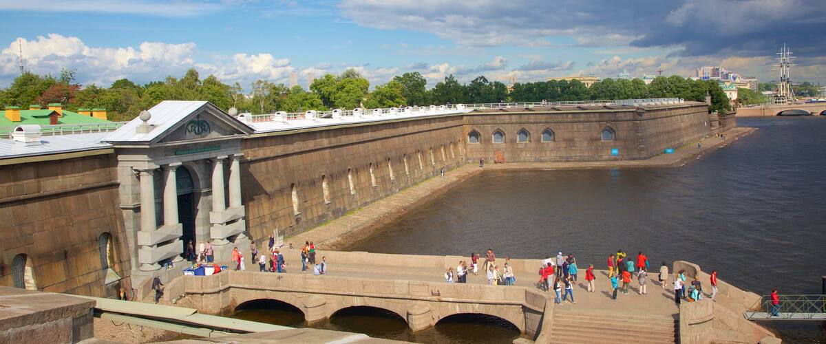 Sankt Petersburg welches beinhaltet Fluss oder Bach