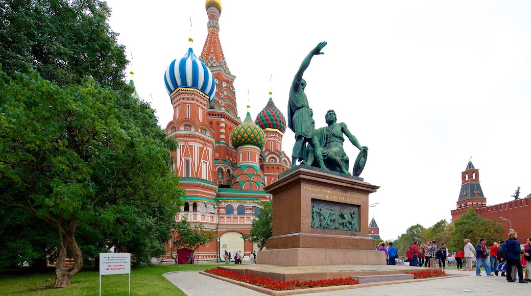 Moscow showing heritage architecture and a statue or sculpture