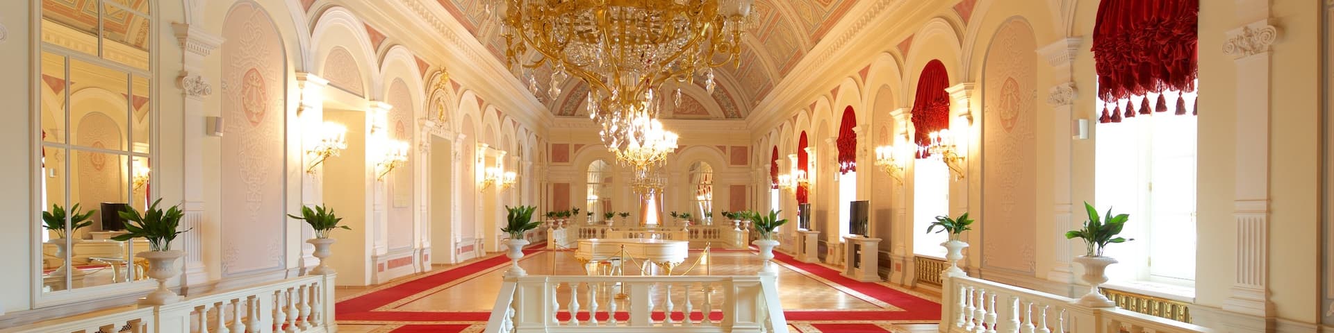 Bolshoi Theatre featuring heritage architecture and interior views