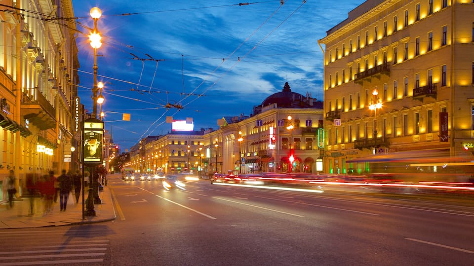 Nevskiy Prospekt trong đó bao gồm cảnh đêm