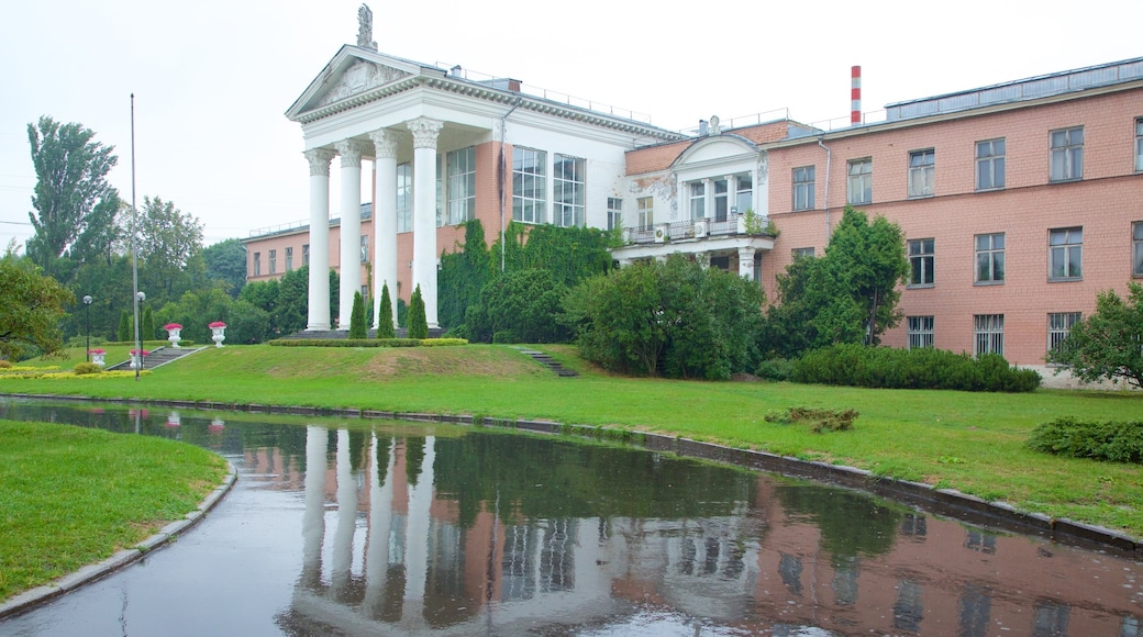 Jardines botánicos de Moscú ofreciendo un parque