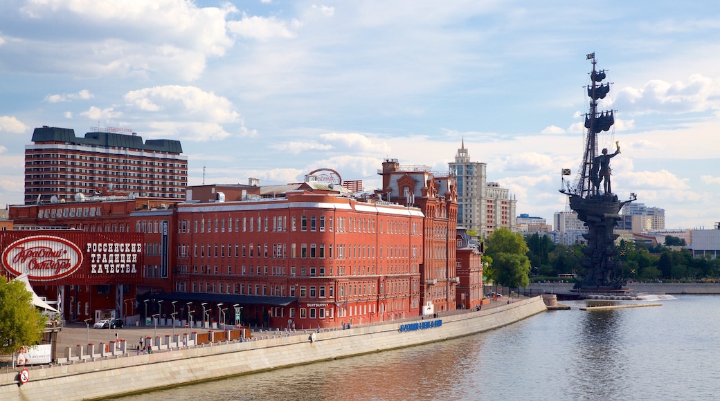 Peter the Great Monument showing a monument and a river or creek