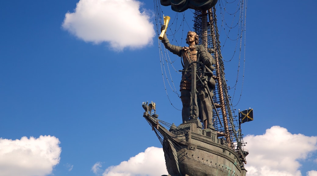 Monumento a Pedro el Grande que incluye un monumento