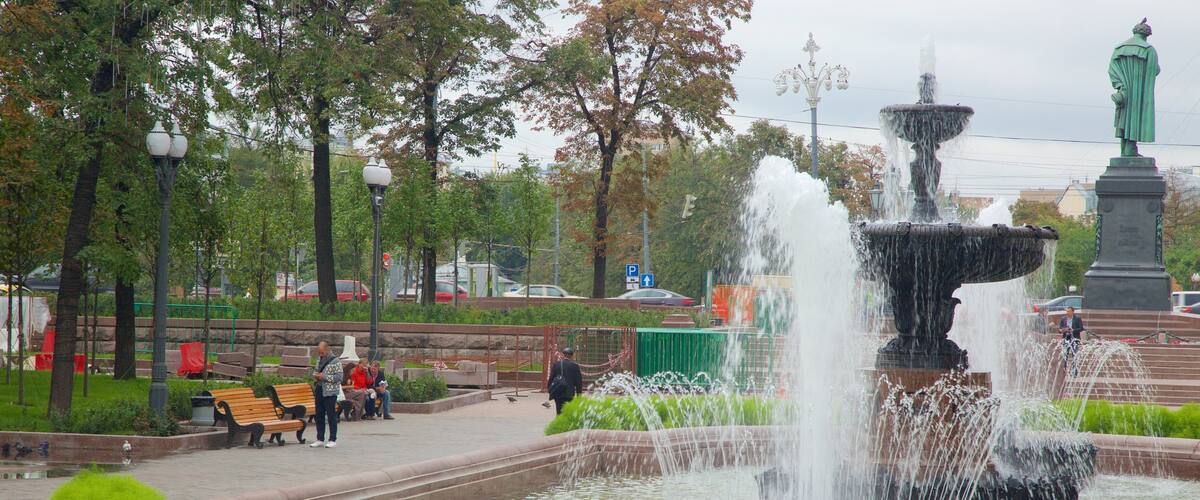 Pushkin Square featuring a fountain