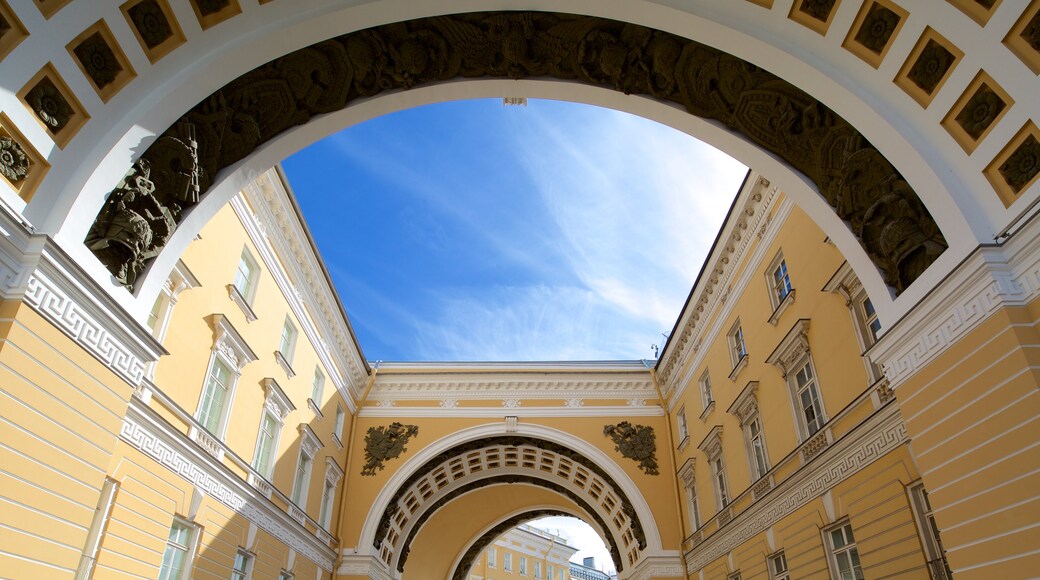 Palastplatz das einen historische Architektur