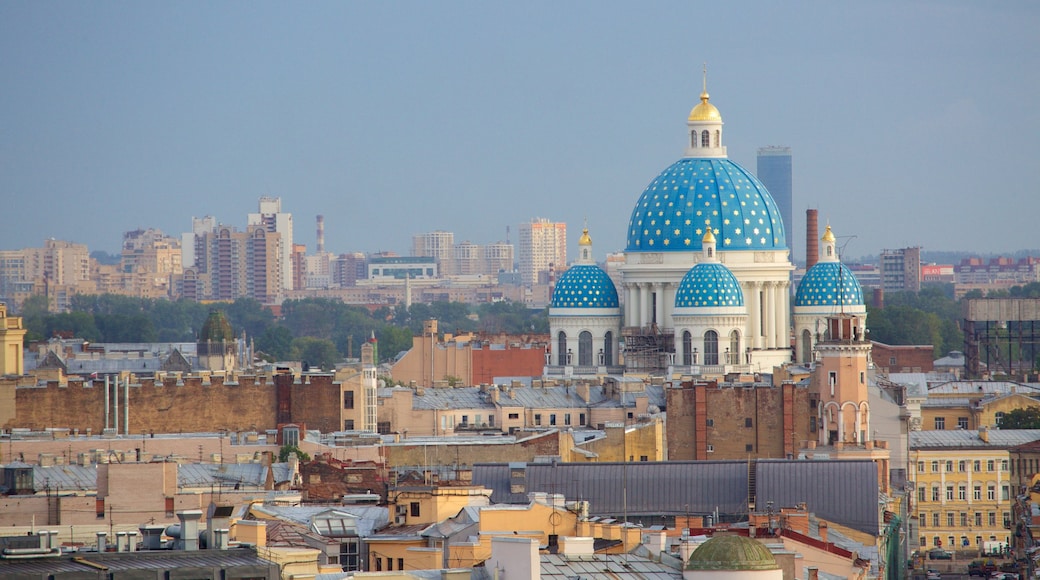 Catedral de S. Isaac mostrando uma cidade e uma igreja ou catedral