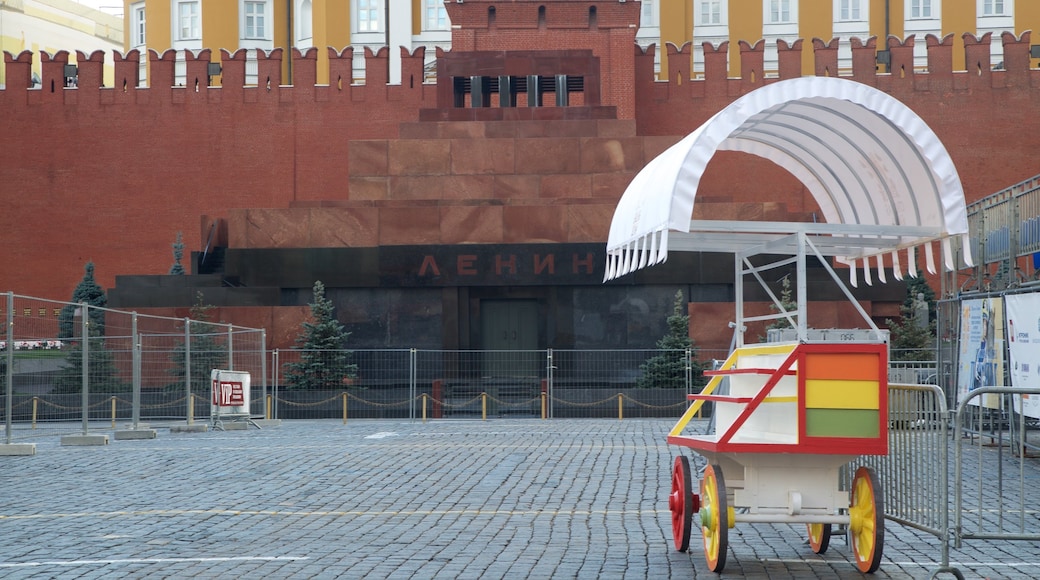 Mausoleo de Lenin mostrando un parque o plaza