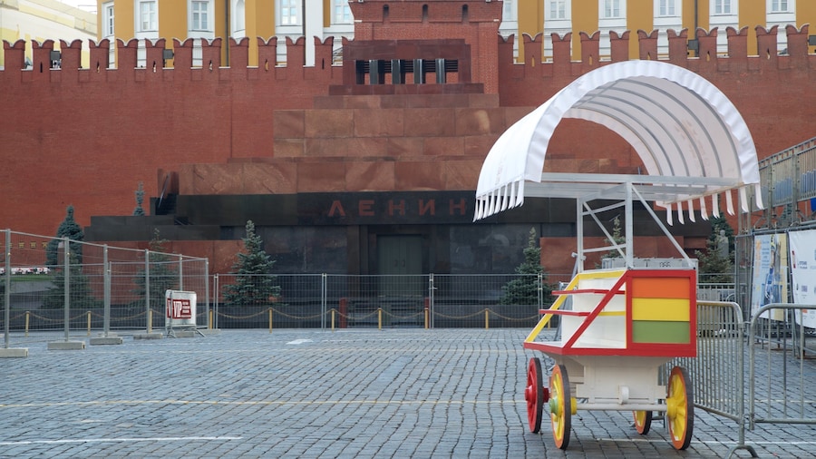 Mausoleo di Lenin mostrando piazza