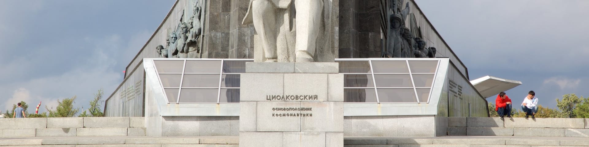 Monument to the Conquerors of Space featuring a monument