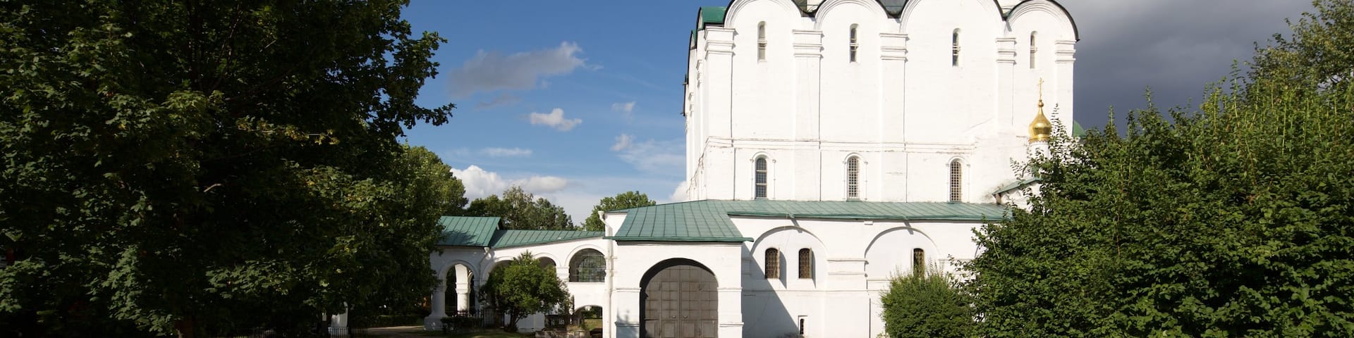 Novodevichy Convent and Cemetery featuring heritage architecture