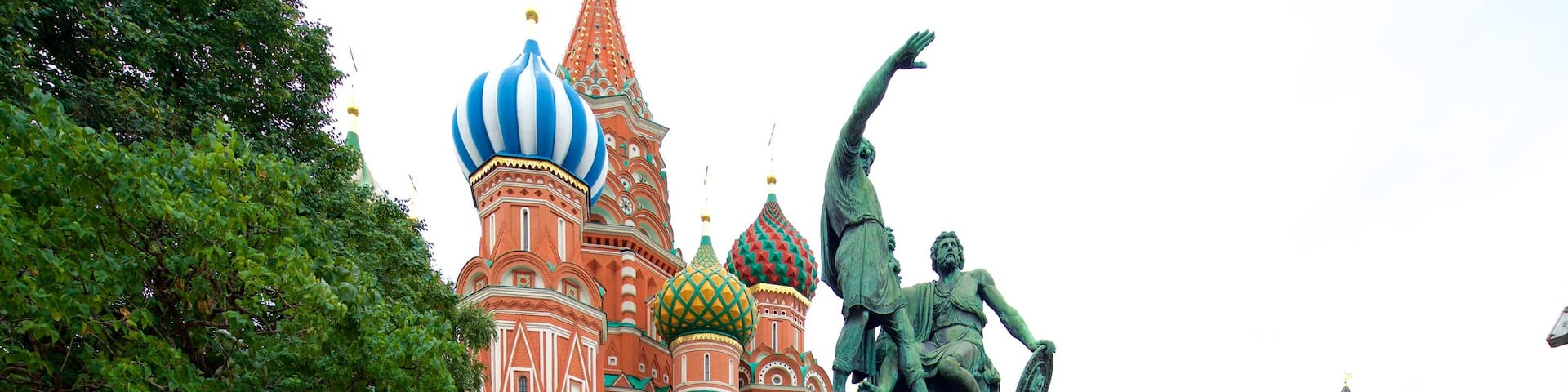 Minin and Pozharsky Monument featuring a statue or sculpture and heritage architecture as well as a small group of people