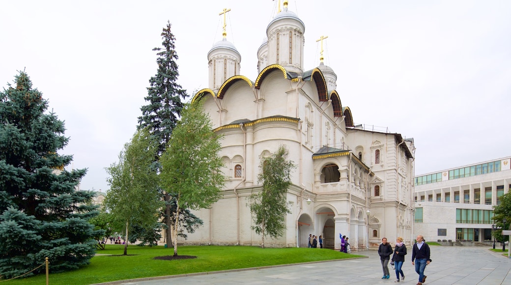 Church of the Twelve Apostles showing heritage architecture