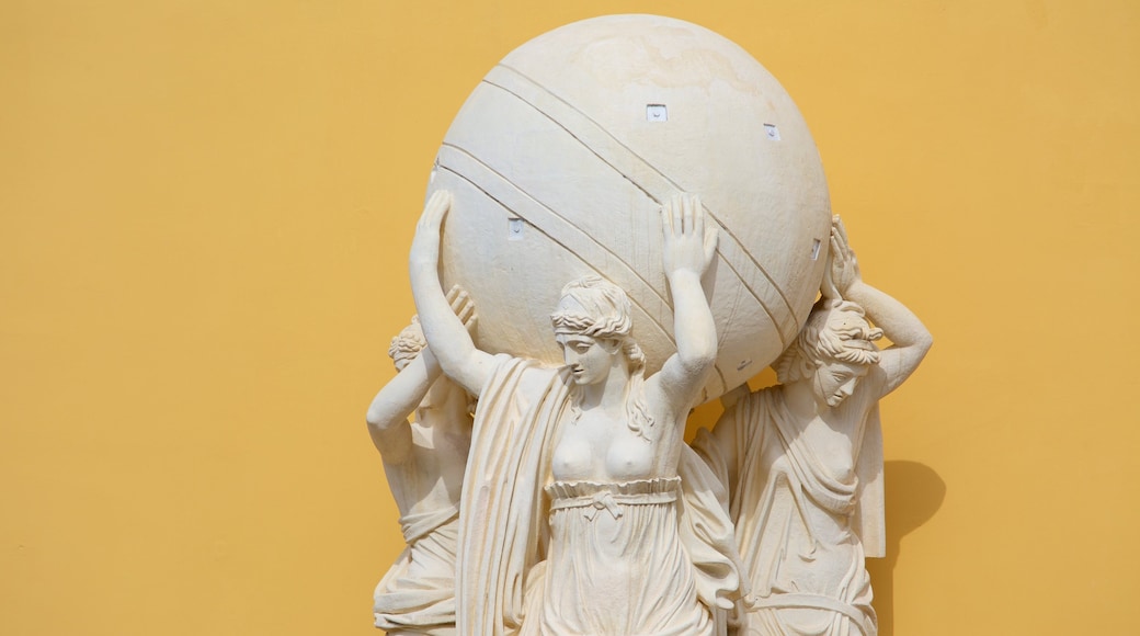 Edificio del Almirantazgo mostrando una estatua o escultura