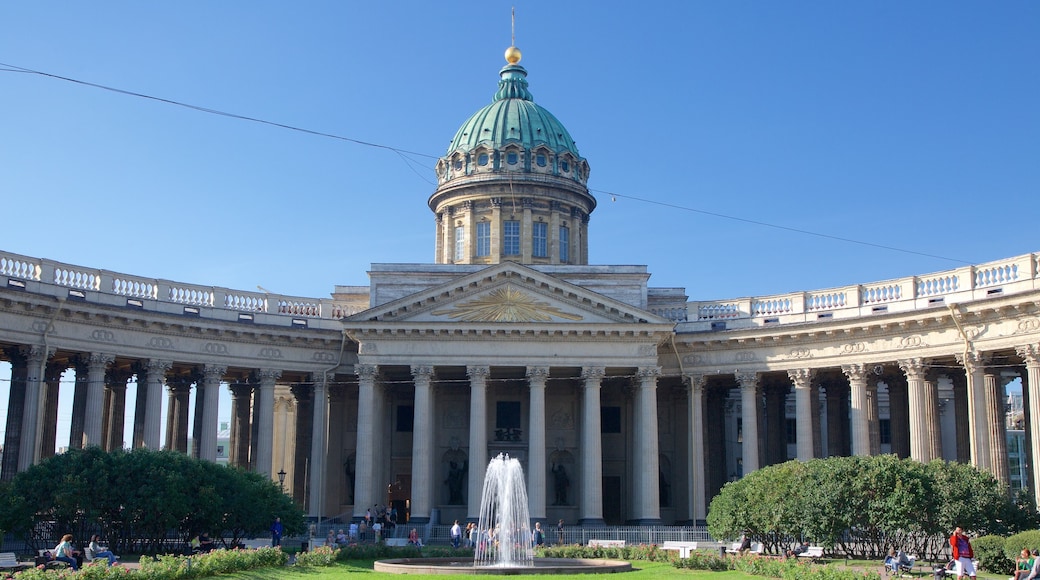 Kazan-katedralen fasiliteter samt kirke eller katedral og historisk arkitektur