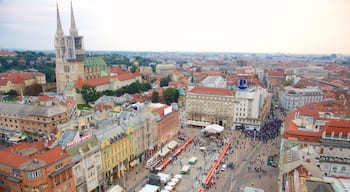 Ban Jelacic-torget som visar en stad
