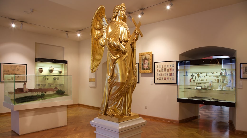 Museo della città di Zagabria caratteristiche di statua o scultura, elementi religiosi e vista interna