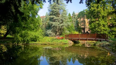 Botanical Garden which includes a pond and a park