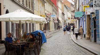 Ville haute mettant en vedette scènes de rue