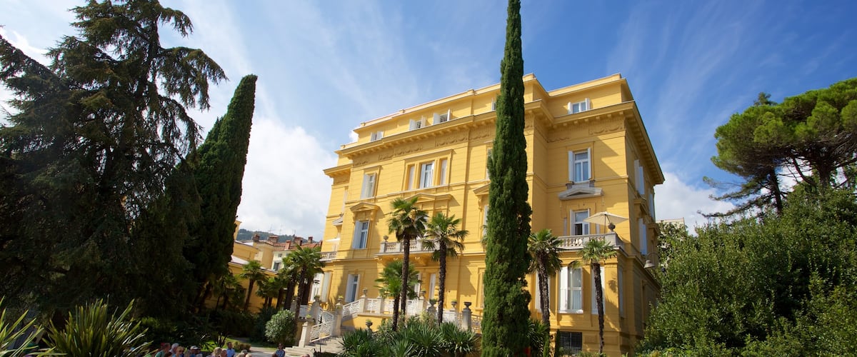 Opatija que incluye patrimonio de arquitectura y un jardín