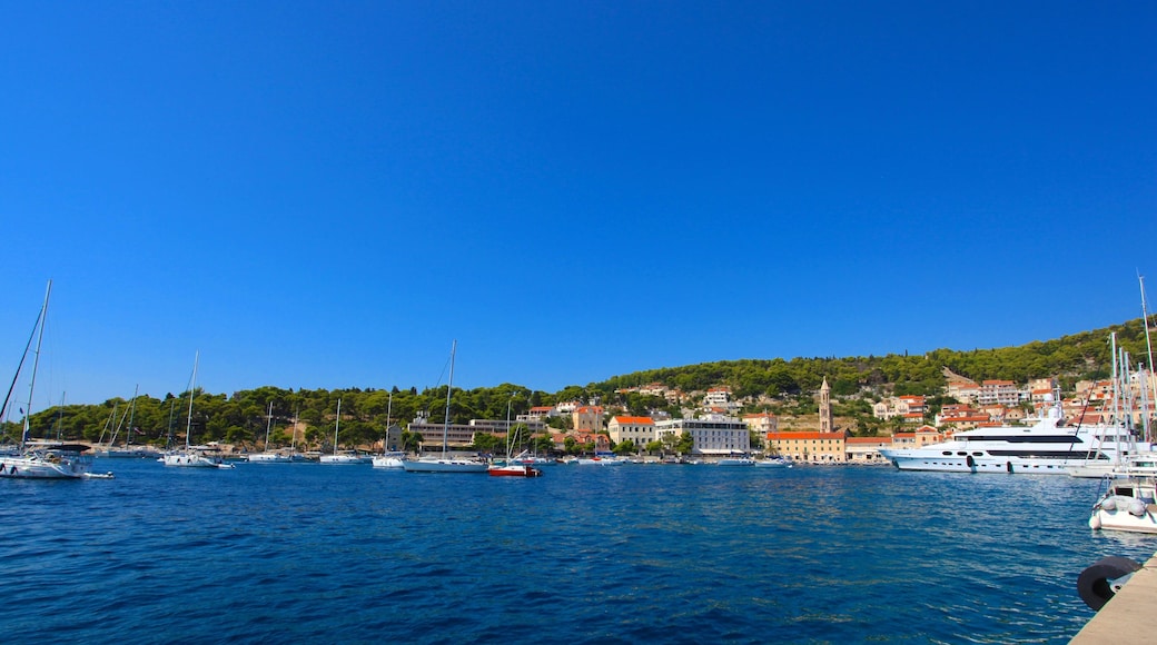 Hvar qui includes vues littorales