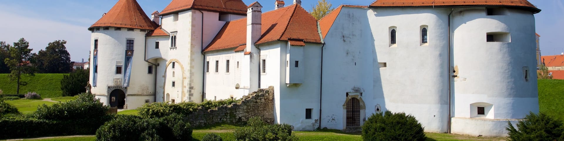 Varazdin featuring a castle