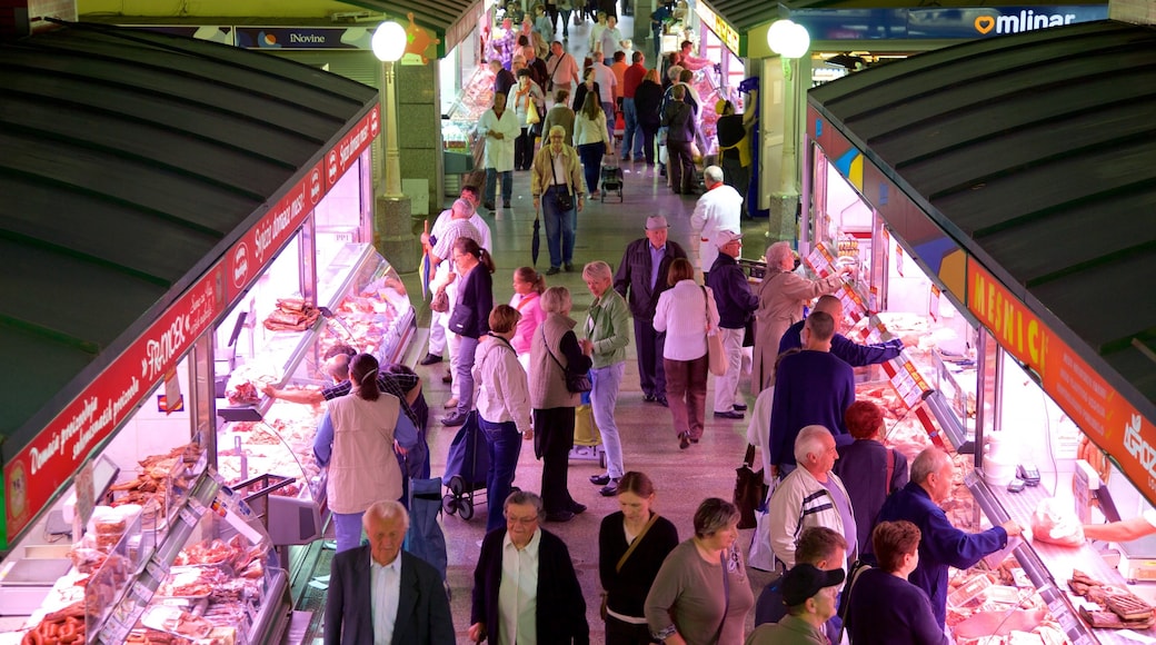 Dolac which includes markets as well as a large group of people