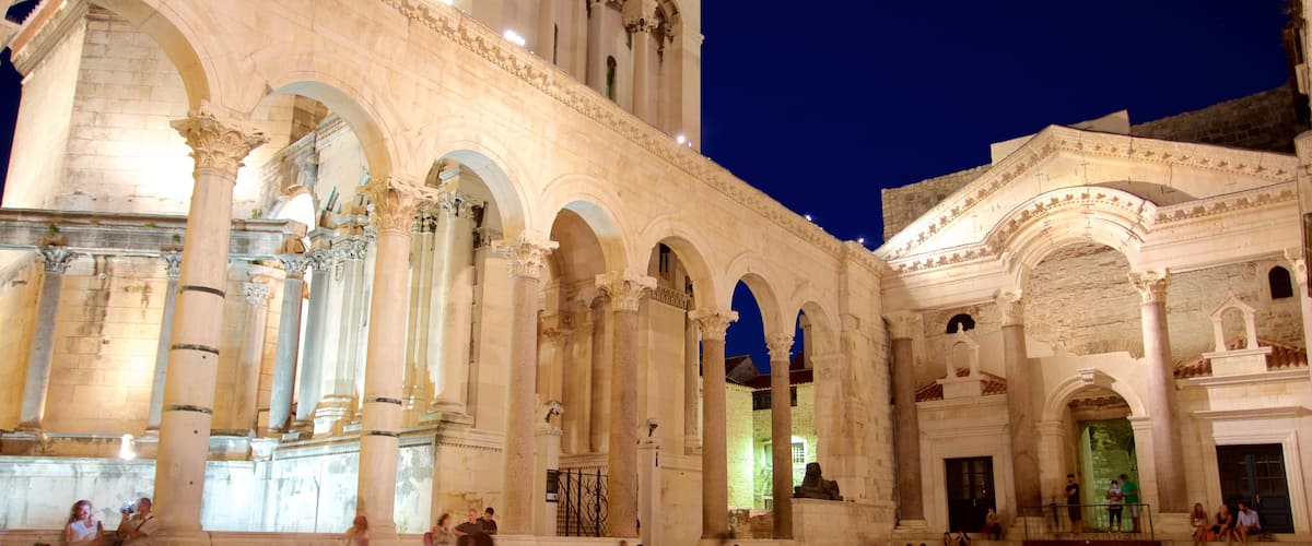 Palais de Dioclétien qui includes scènes de nuit, château et patrimoine historique