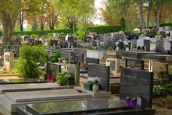 Cementerio Mirogoj mostrando un cementerio