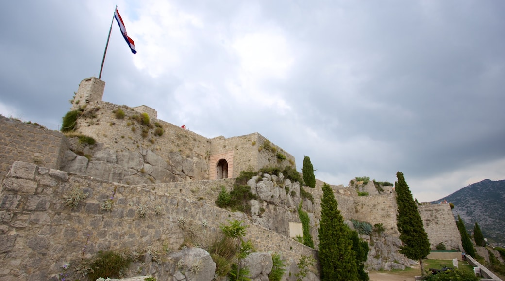 Klis Fortress which includes heritage elements and building ruins