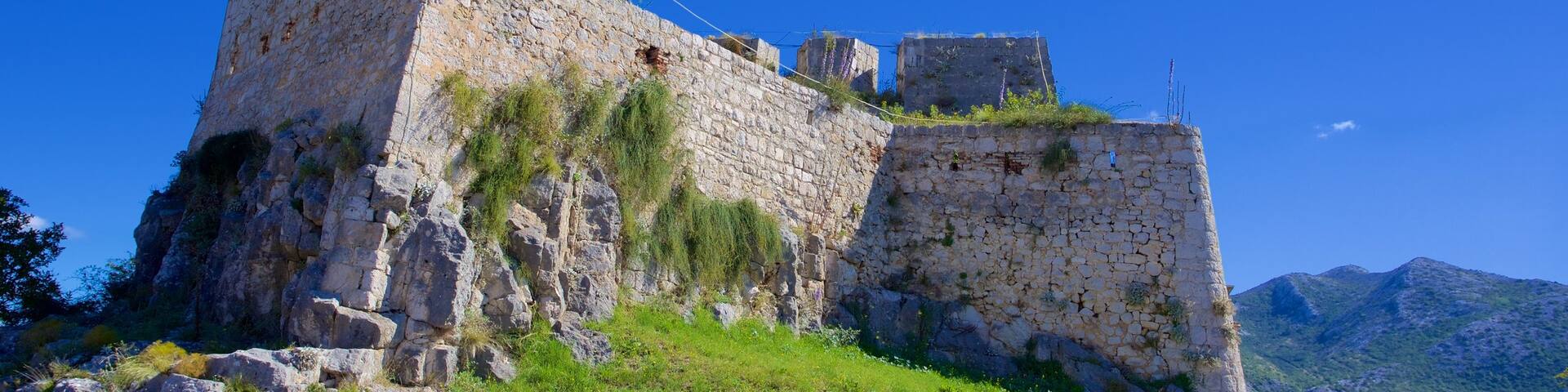 Klis Fortress showing building ruins and heritage elements