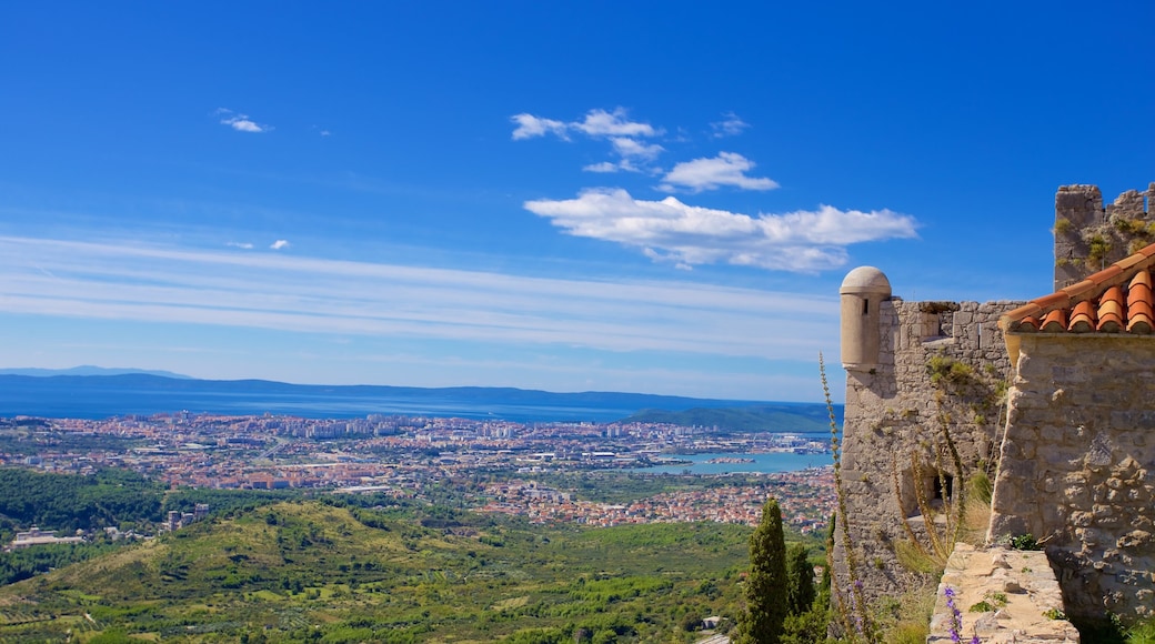 Klis Fortress which includes a ruin, landscape views and heritage elements