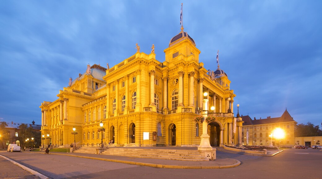 Teatro Nacional Croata ofreciendo escenas de teatro, escenas de noche y arquitectura patrimonial