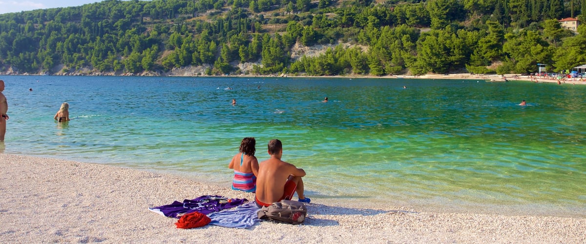 Plage Kasuni montrant vues littorales et plage aussi bien que couple