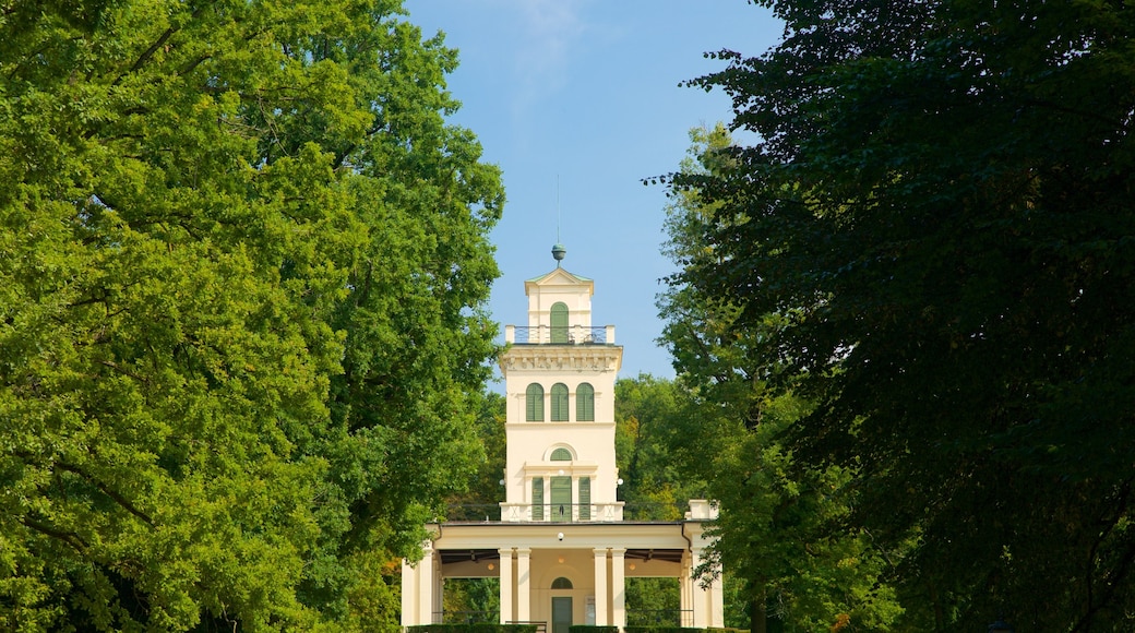 Park Maksimir which includes heritage architecture and a garden