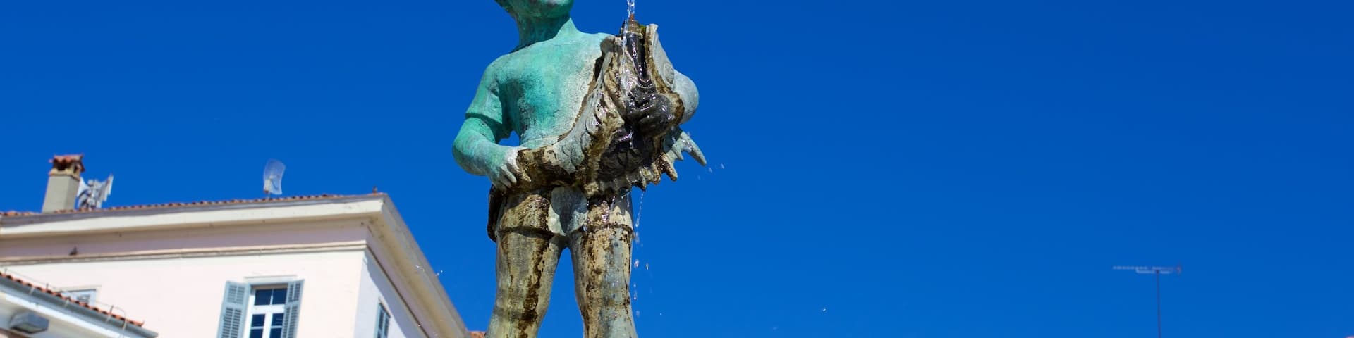 Marsala Tita Square showing a fountain