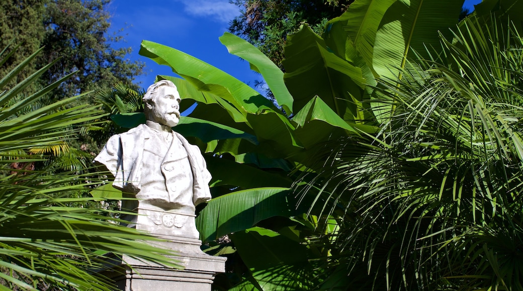 Park Angiolina showing a statue or sculpture