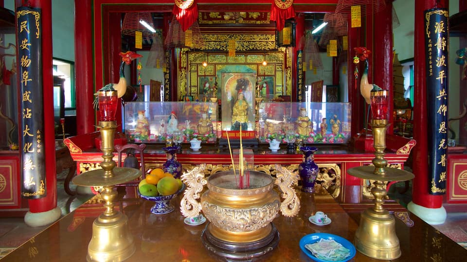 Assembly Hall of the Fujian Chinese Congregation featuring religious aspects, interior views and a temple or place of worship