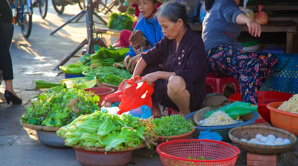 Chợ Hội An cho thấy chợ và thức ăn cũng như nhóm nhỏ