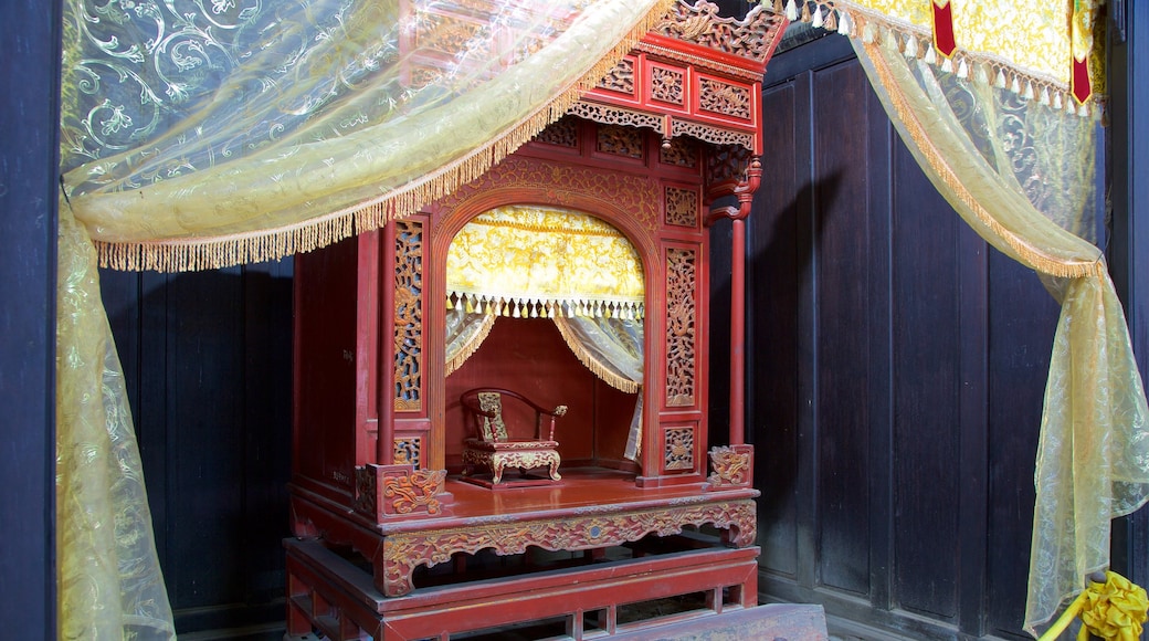 Tomba di Tu Duc che include religiosità e tempio o luogo di culto