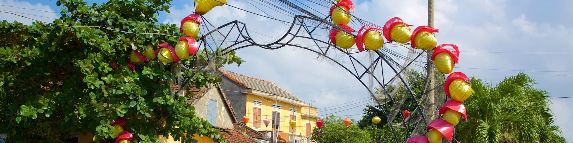 Song Hoai Square showing a square or plaza, a small town or village and cycling