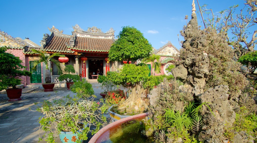 Assembly Hall of the Fujian Chinese Congregation which includes a square or plaza, a temple or place of worship and a fountain