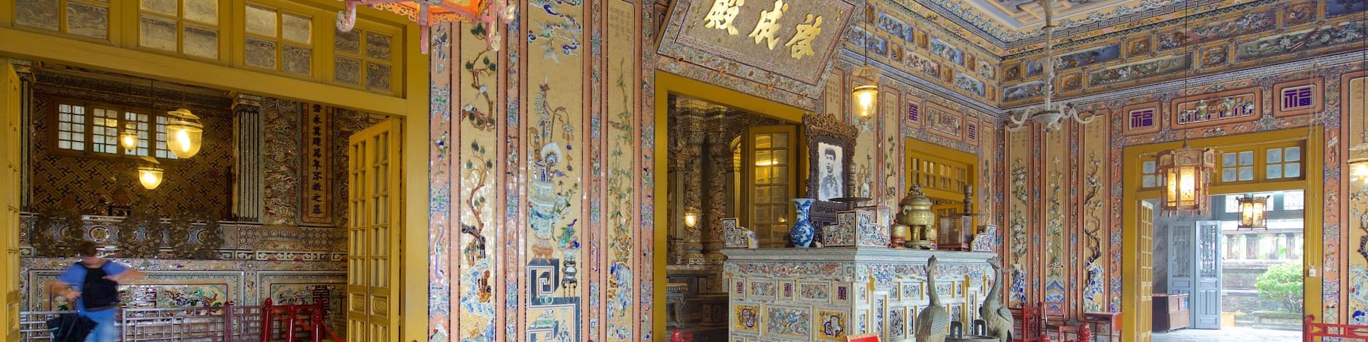 Tomb of Khai Dinh welches beinhaltet Innenansichten, religiöse Aspekte und Tempel oder Andachtsstätte