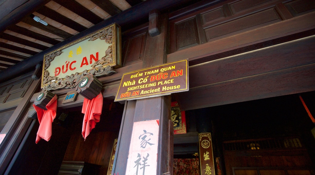 Hoi An which includes signage