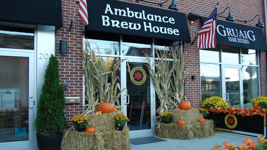 Mahwah - Nanuet featuring signage and a bar