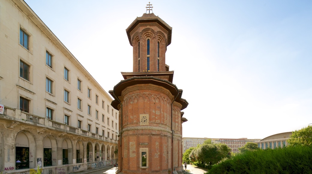 Boekarest bevat historische architectuur en een plein