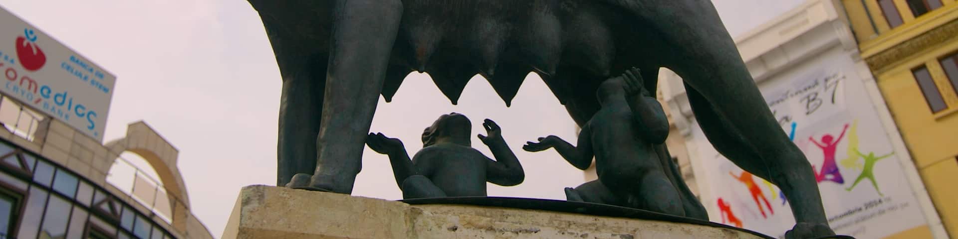 Lipscani showing a statue or sculpture