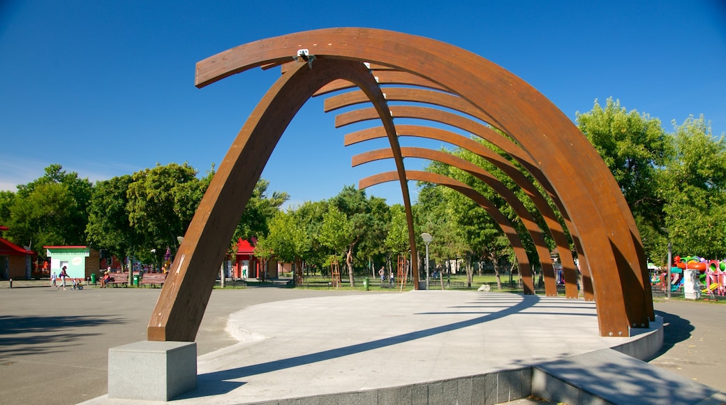 Tineretului Park showing a garden and modern architecture