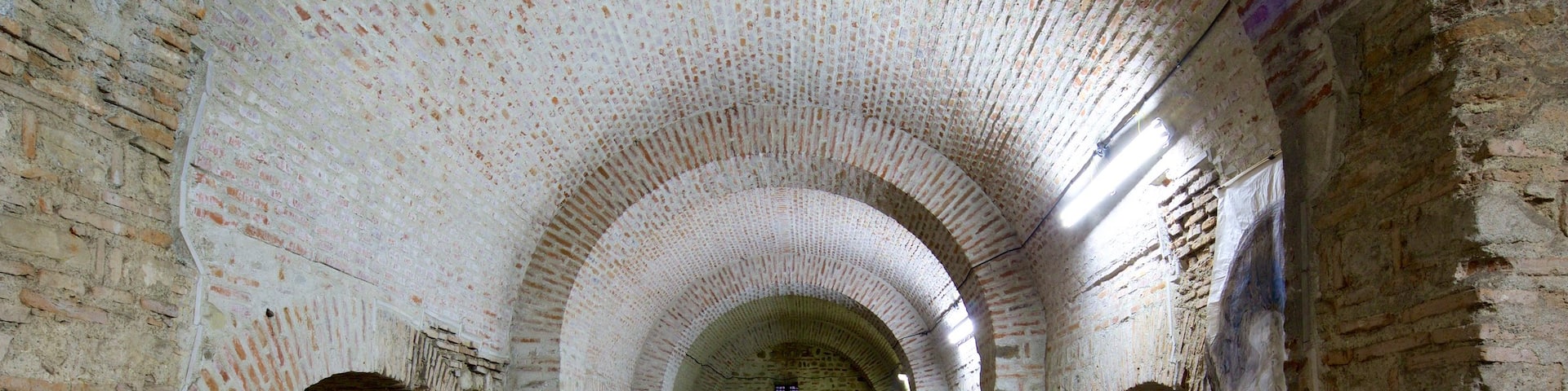 Curtea Veche featuring interior views, heritage elements and a castle