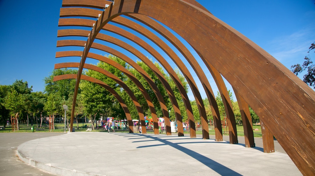Tineretului Park showing a garden and outdoor art