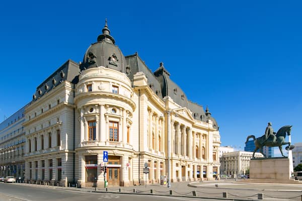 Bucharest welches beinhaltet Statue oder Skulptur, historische Architektur und Stadt
